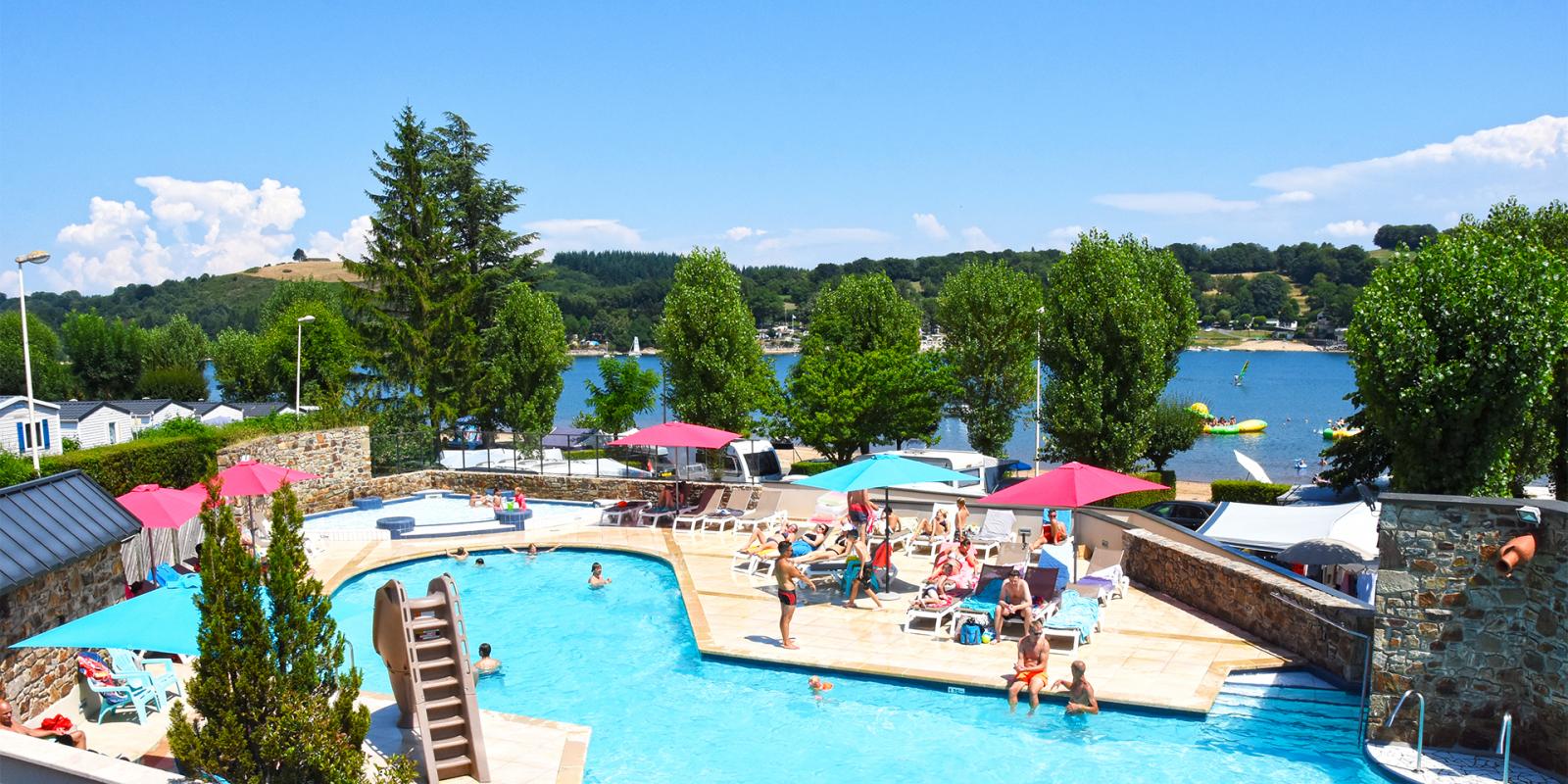 Le club Les Genêts met à votre disposition des mobil-homes de luxe pour des vacances camping en Aveyron sur mesure !