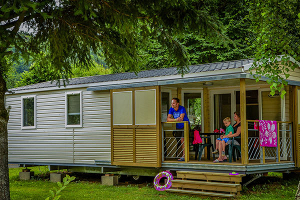Quels sont les tarifs de location de mobil-home au camping L&rsquo;Europe Murol ?